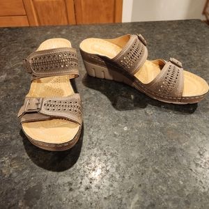 Lady Godiva sandels size 9